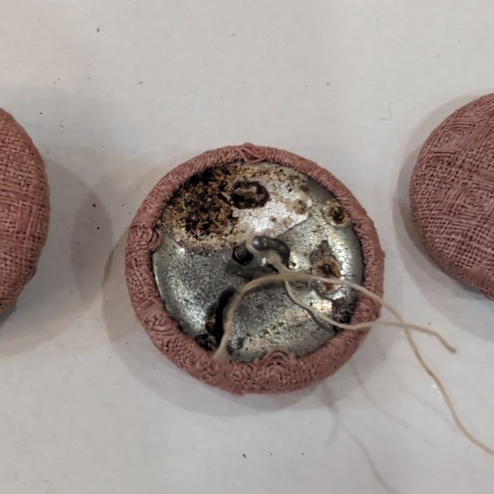 Set of 3 Vintage Pink Round Fabric Covered Buttons & Metal Back - Picture 3 of 4